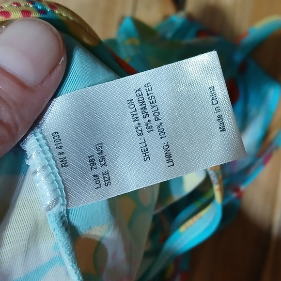 Girls bundle of 2 swimsuits 4T - Picture 7 of 9